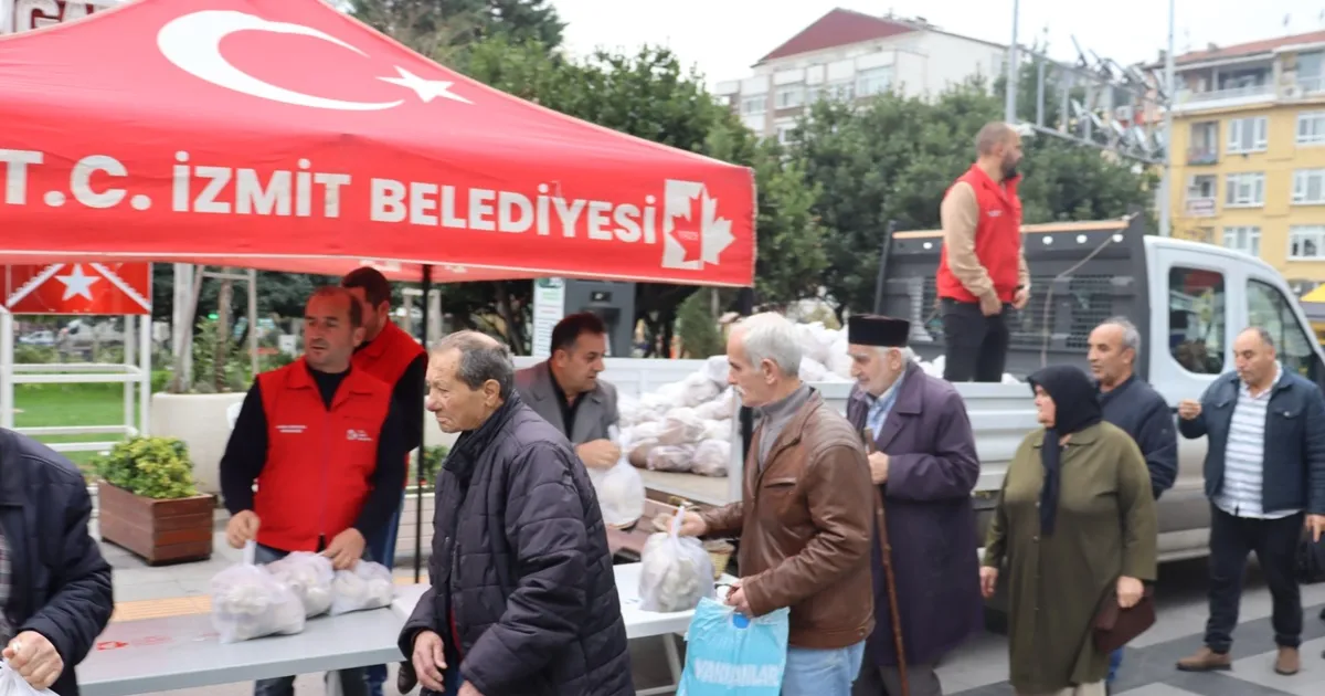 Kocaeli İzmit’te halka ücretsiz istiridye mantarı